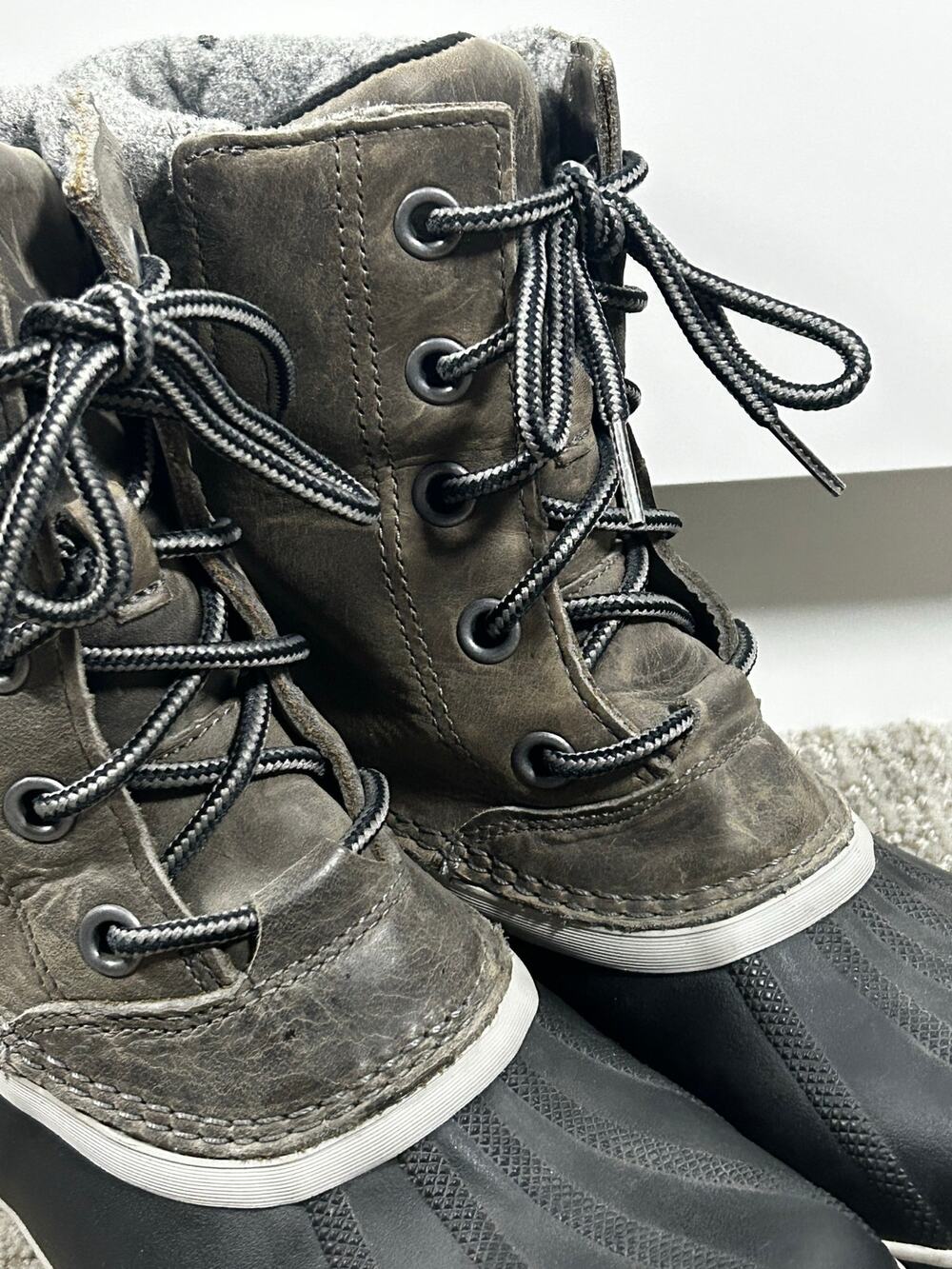 SOREL Slimpack II Lace Waterproof Boots Women’s 11 Quarry Black NL2348-052